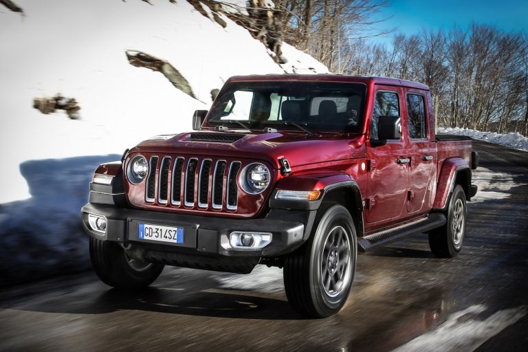 Jeep Gladiator Overland 2021: immagini ufficiali