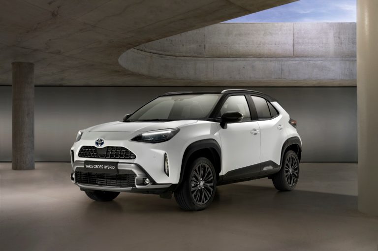 Toyota Yaris Cross Adventure e Yaris Cross Premiere Edition 2021: immagini ufficiali