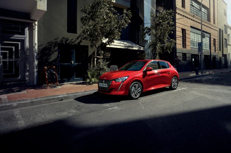 Peugeot 208 PureTech Allure e Allure Pack 2021: immagini ufficiali