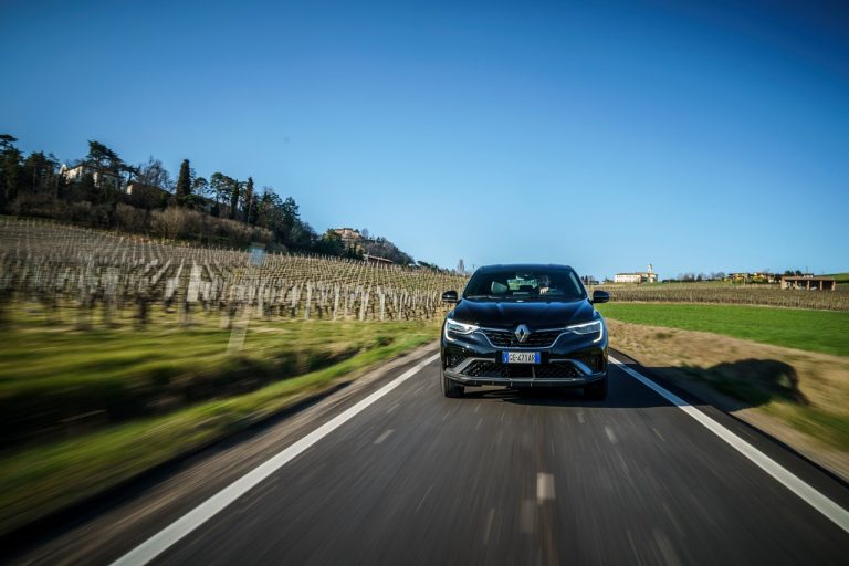 Renault Arkana 2021: immagini ufficiali