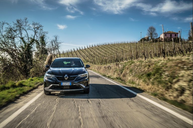 Renault Arkana 2021: immagini ufficiali