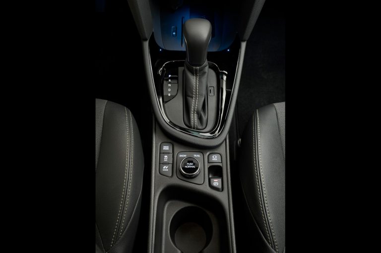 Toyota Yaris Cross Adventure e Yaris Cross Premiere Edition 2021: immagini ufficiali
