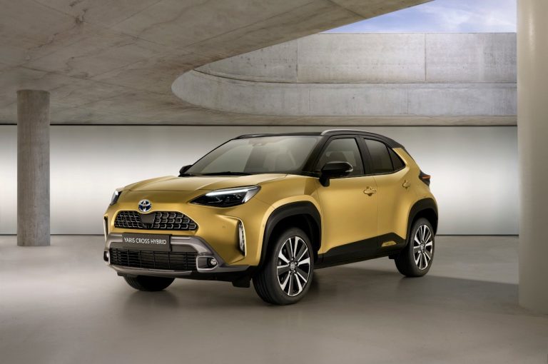 Toyota Yaris Cross Adventure e Yaris Cross Premiere Edition 2021: immagini ufficiali