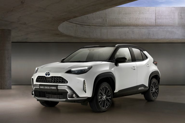 Toyota Yaris Cross Adventure e Yaris Cross Premiere Edition 2021: immagini ufficiali