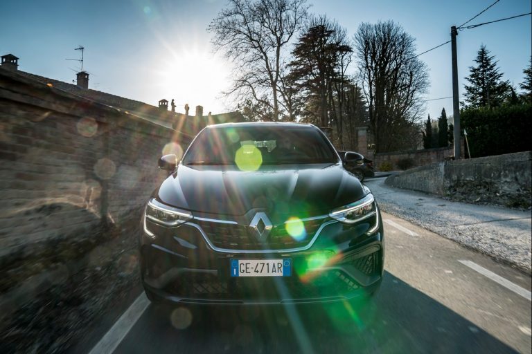 Renault Arkana 2021: immagini ufficiali