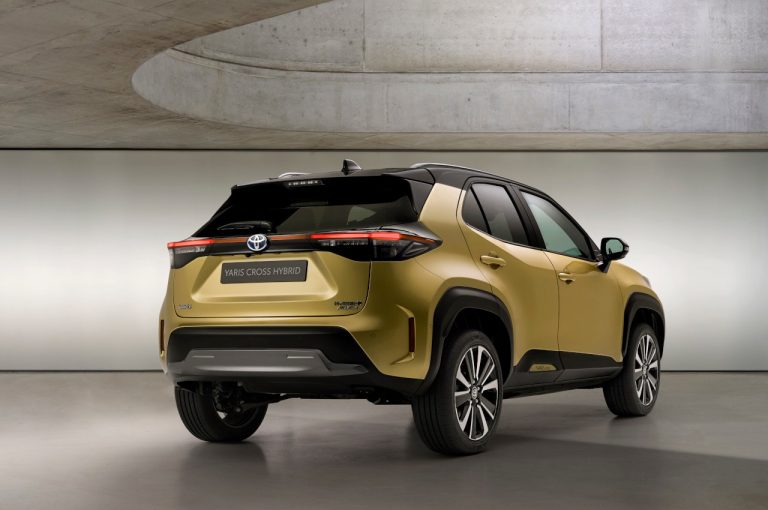 Toyota Yaris Cross Adventure e Yaris Cross Premiere Edition 2021: immagini ufficiali