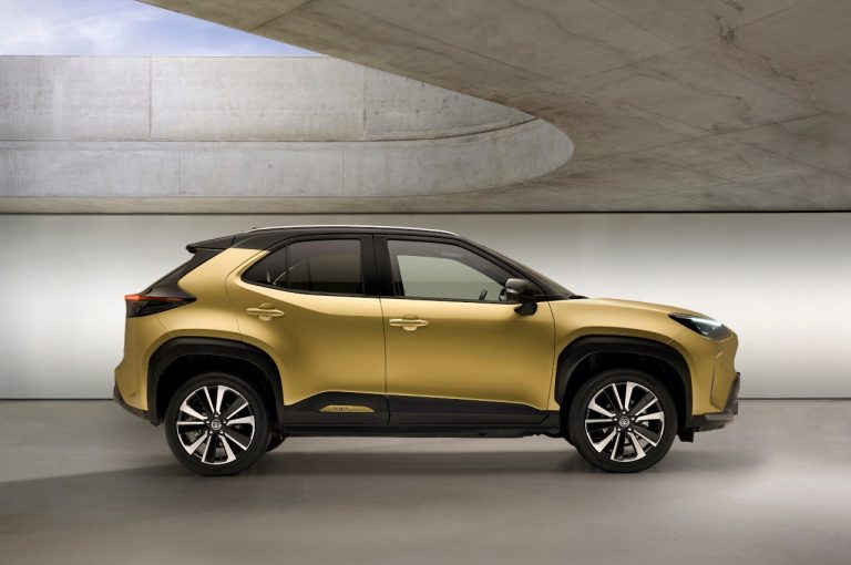 Toyota Yaris Cross Adventure e Yaris Cross Premiere Edition 2021: immagini ufficiali