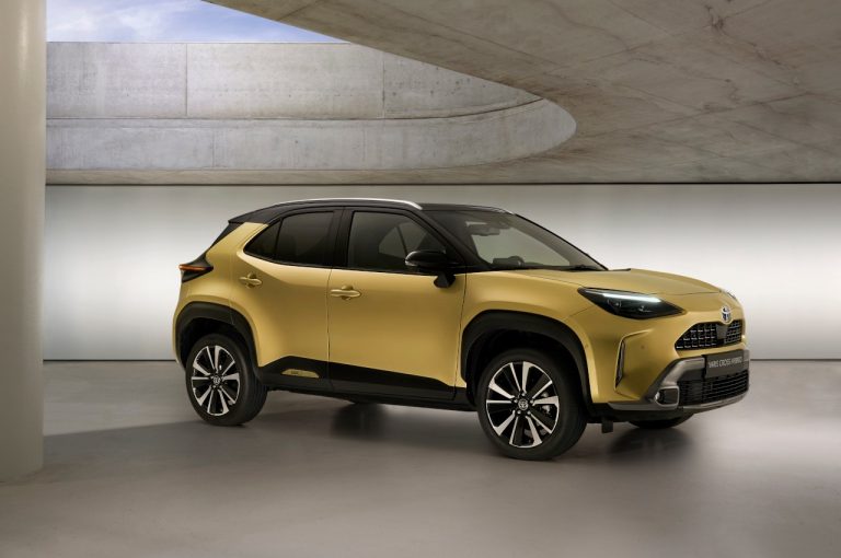 Toyota Yaris Cross Adventure e Yaris Cross Premiere Edition 2021: immagini ufficiali