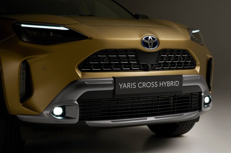 Toyota Yaris Cross Adventure e Yaris Cross Premiere Edition 2021: immagini ufficiali