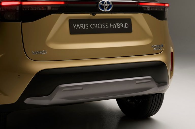 Toyota Yaris Cross Adventure e Yaris Cross Premiere Edition 2021: immagini ufficiali
