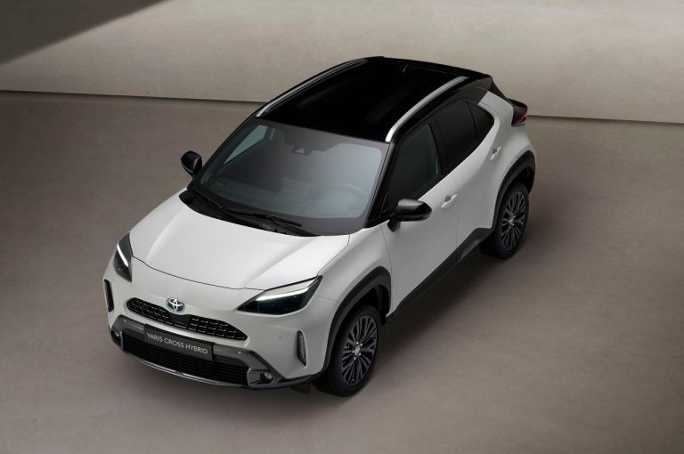 Toyota Yaris Cross Adventure e Yaris Cross Premiere Edition 2021: immagini ufficiali