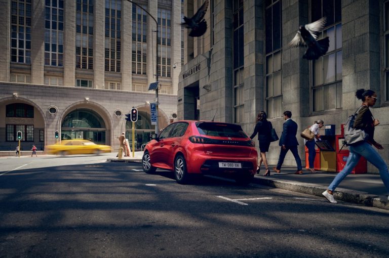 Peugeot 208 PureTech Allure e Allure Pack 2021: immagini ufficiali