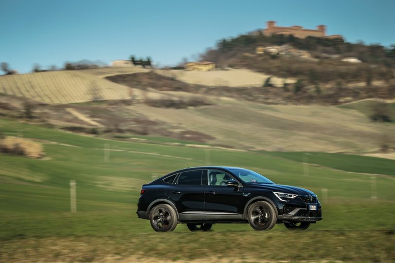 Renault Arkana 2021: immagini ufficiali
