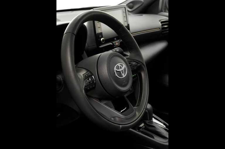 Toyota Yaris Cross Adventure e Yaris Cross Premiere Edition 2021: immagini ufficiali