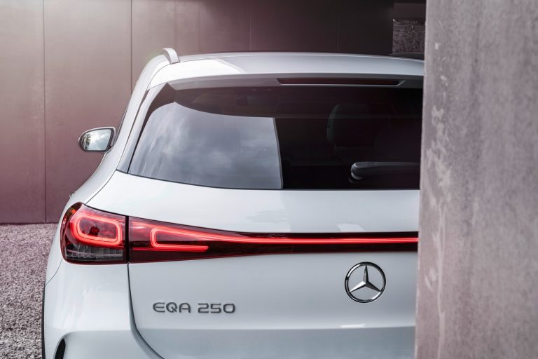Mercedes EQA 250 2021: nuove immagini ufficiali