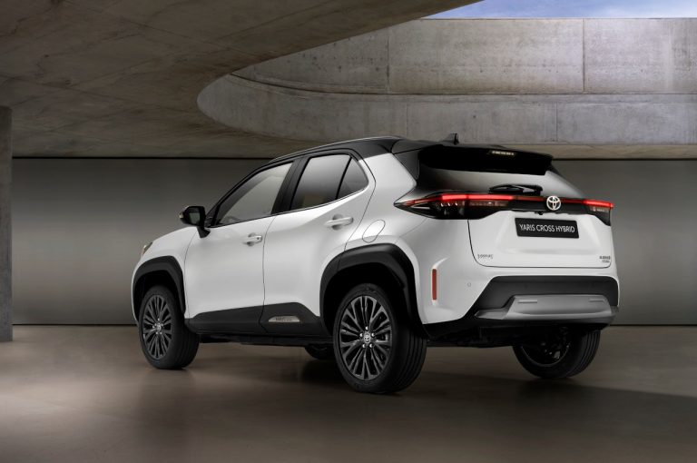 Toyota Yaris Cross Adventure e Yaris Cross Premiere Edition 2021: immagini ufficiali