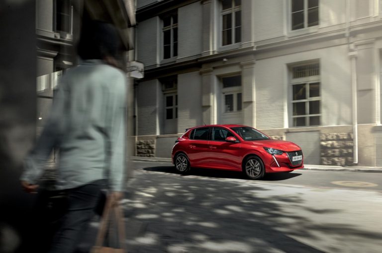 Peugeot 208 PureTech Allure e Allure Pack 2021: immagini ufficiali