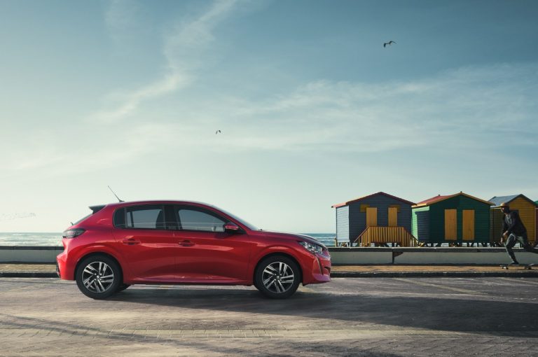 Peugeot 208 PureTech Allure e Allure Pack 2021: immagini ufficiali