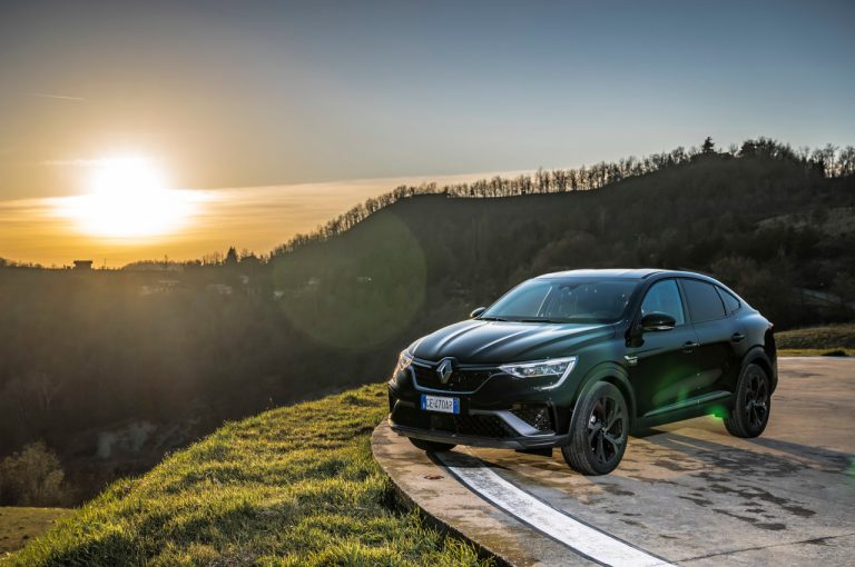 Renault Arkana 2021: immagini ufficiali