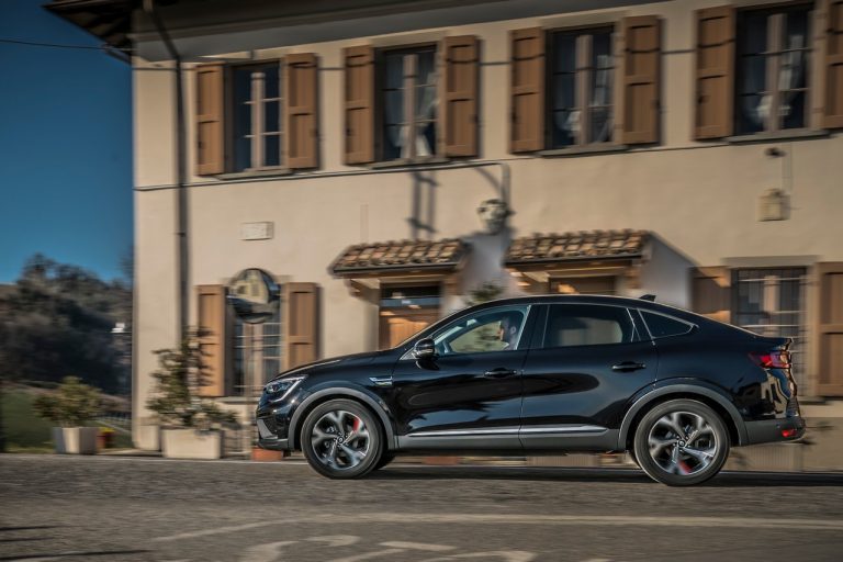 Renault Arkana 2021: immagini ufficiali