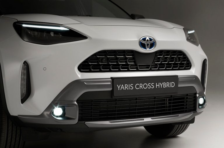 Toyota Yaris Cross Adventure e Yaris Cross Premiere Edition 2021: immagini ufficiali