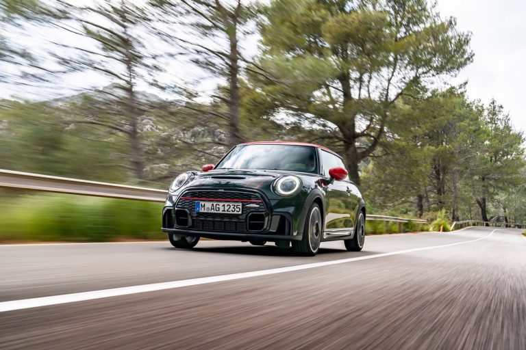 Mini John Cooper Works e Mini John Cooper Works Cabrio 2021: immagini ufficiali