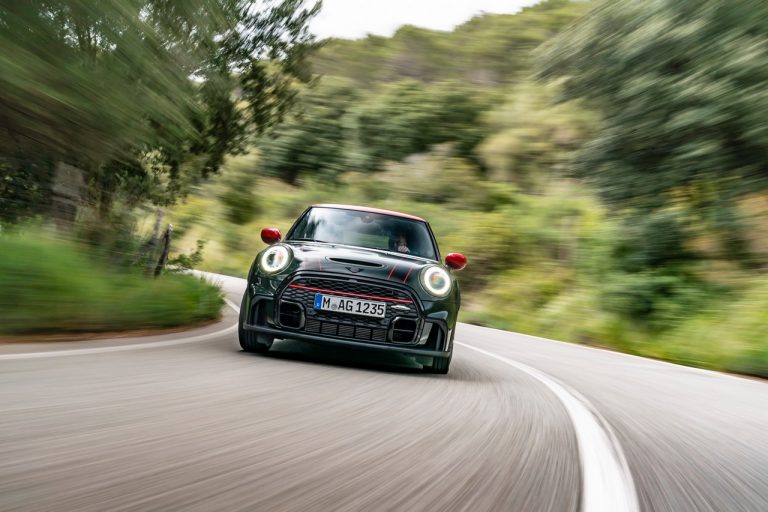 Mini John Cooper Works e Mini John Cooper Works Cabrio 2021: immagini ufficiali