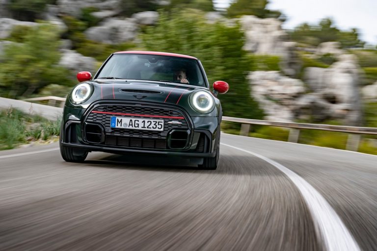 Mini John Cooper Works e Mini John Cooper Works Cabrio 2021: immagini ufficiali