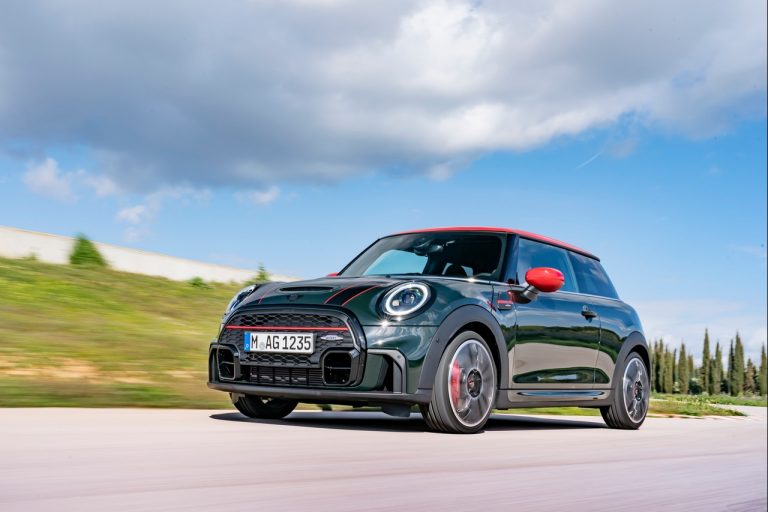 Mini John Cooper Works e Mini John Cooper Works Cabrio 2021: immagini ufficiali