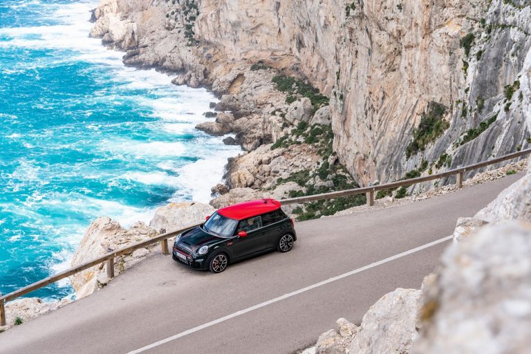 Mini John Cooper Works e Mini John Cooper Works Cabrio 2021: immagini ufficiali