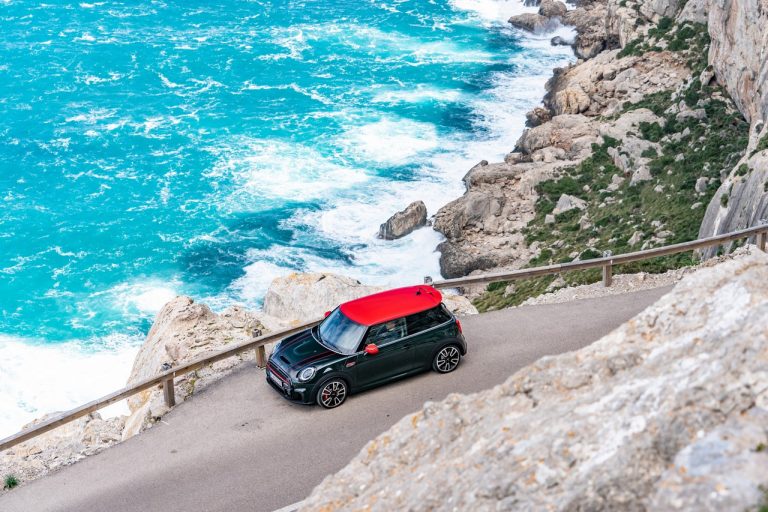 Mini John Cooper Works e Mini John Cooper Works Cabrio 2021: immagini ufficiali