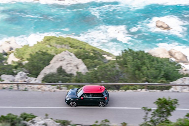 Mini John Cooper Works e Mini John Cooper Works Cabrio 2021: immagini ufficiali