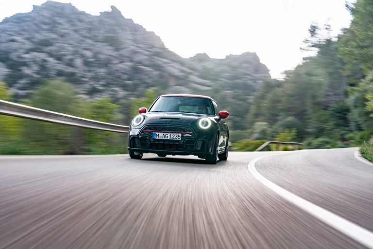 Mini John Cooper Works e Mini John Cooper Works Cabrio 2021: immagini ufficiali