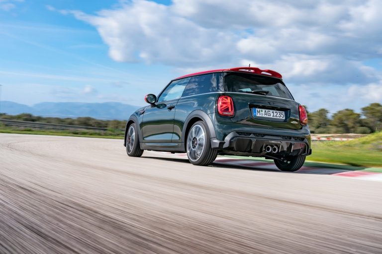Mini John Cooper Works e Mini John Cooper Works Cabrio 2021: immagini ufficiali