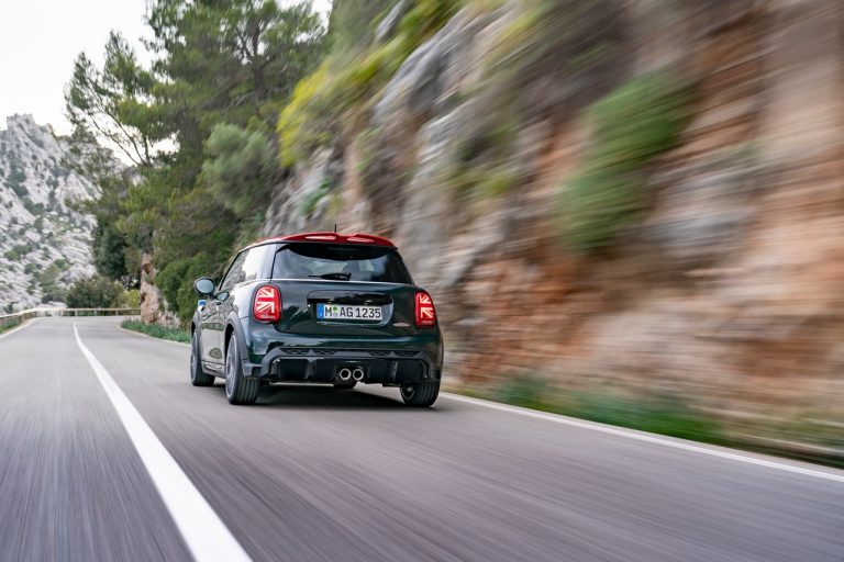 Mini John Cooper Works e Mini John Cooper Works Cabrio 2021: immagini ufficiali