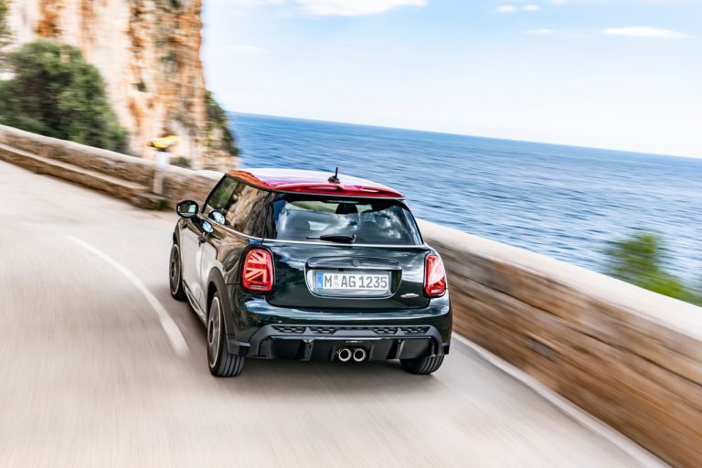 Mini John Cooper Works e Mini John Cooper Works Cabrio 2021: immagini ufficiali