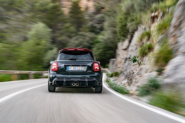 Mini John Cooper Works e Mini John Cooper Works Cabrio 2021: immagini ufficiali