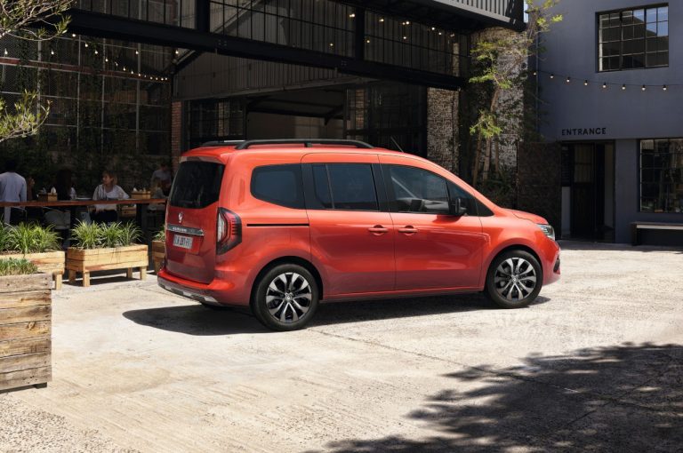 Renault Kangoo 2021: le immagini ufficiali