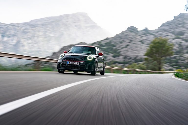 Mini John Cooper Works e Mini John Cooper Works Cabrio 2021: immagini ufficiali