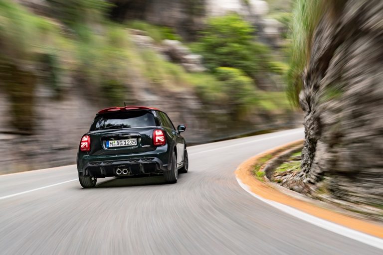 Mini John Cooper Works e Mini John Cooper Works Cabrio 2021: immagini ufficiali