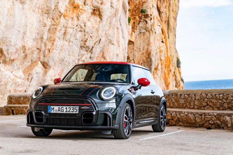 Mini John Cooper Works e Mini John Cooper Works Cabrio 2021: immagini ufficiali