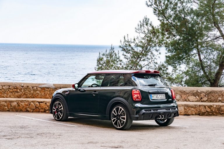 Mini John Cooper Works e Mini John Cooper Works Cabrio 2021: immagini ufficiali