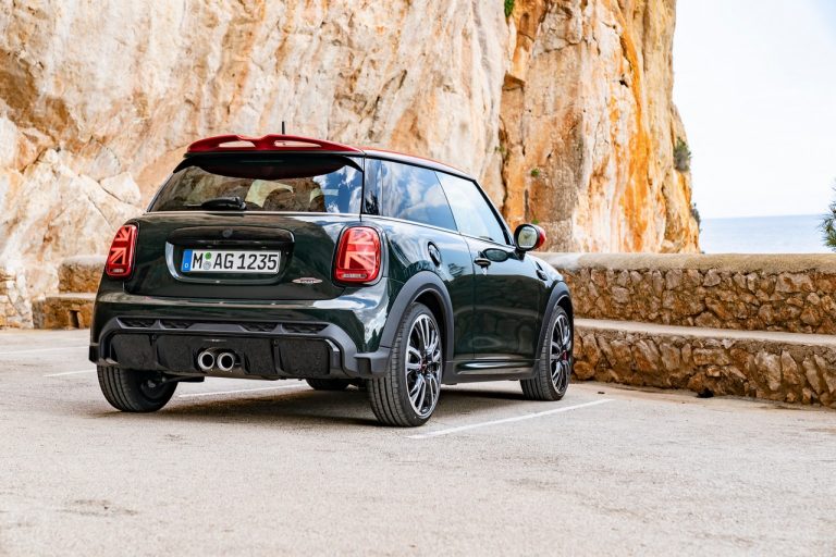 Mini John Cooper Works e Mini John Cooper Works Cabrio 2021: immagini ufficiali