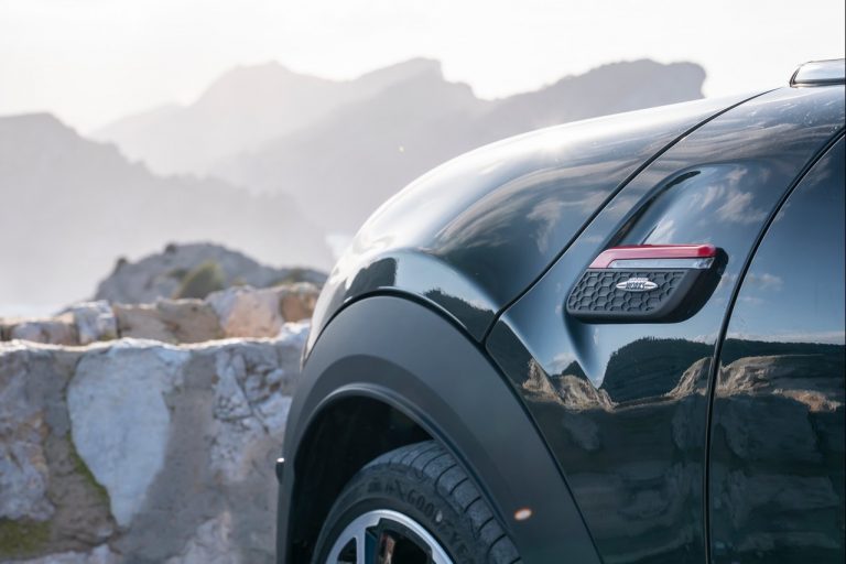 Mini John Cooper Works e Mini John Cooper Works Cabrio 2021: immagini ufficiali
