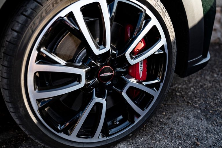 Mini John Cooper Works e Mini John Cooper Works Cabrio 2021: immagini ufficiali
