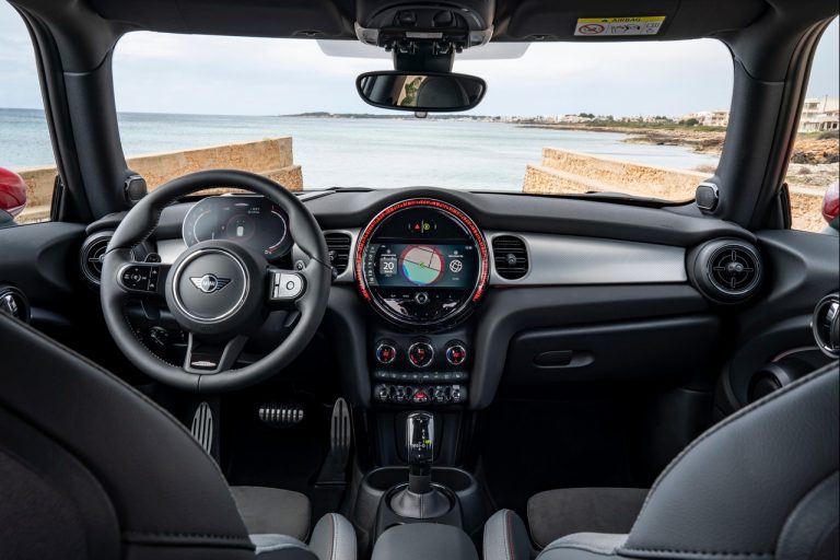 Mini John Cooper Works e Mini John Cooper Works Cabrio 2021: immagini ufficiali