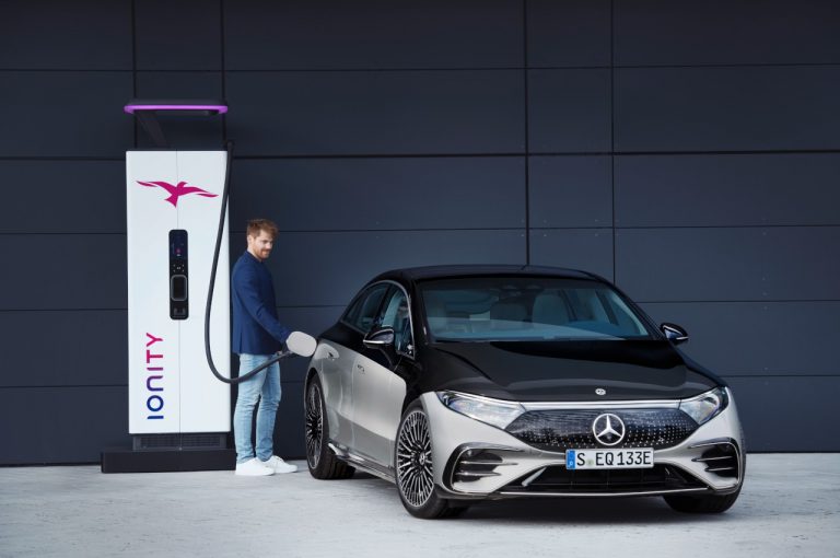 Mercedes EQS 2021: immagini ufficiali