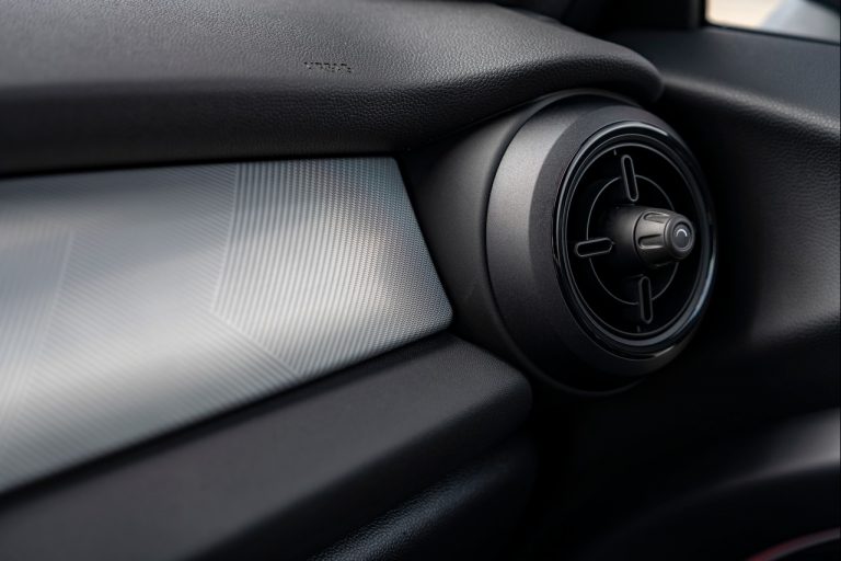 Mini John Cooper Works e Mini John Cooper Works Cabrio 2021: immagini ufficiali