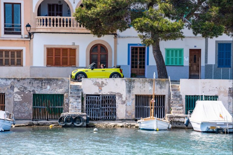 Mini John Cooper Works e Mini John Cooper Works Cabrio 2021: immagini ufficiali