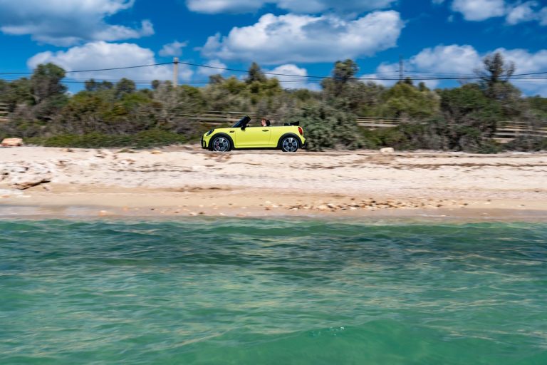 Mini John Cooper Works e Mini John Cooper Works Cabrio 2021: immagini ufficiali